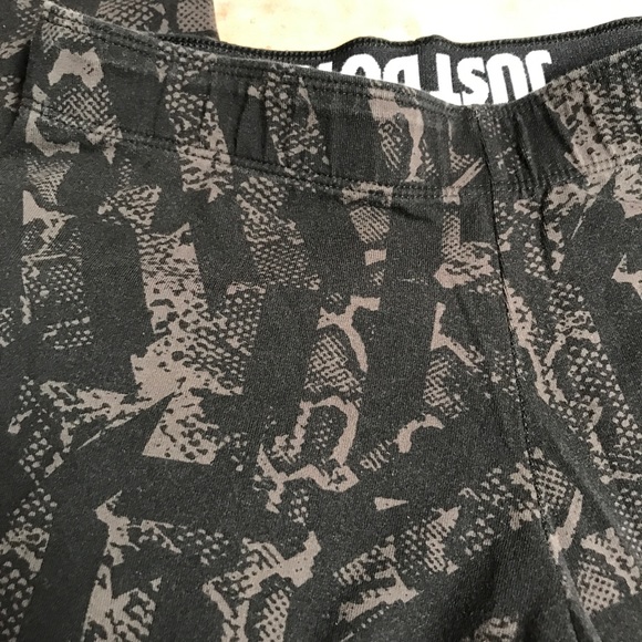 Nike LEG A SEE snake print leggings 841037-211 - Picture 8 of 15